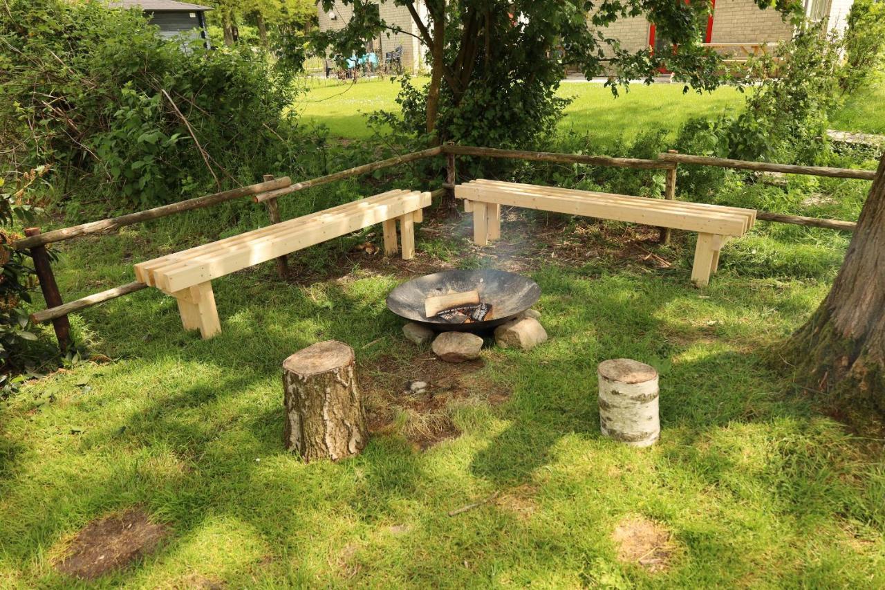7 Person House With Swing, Firepit, Hammock, Garden, Swimming Lake, Child Friendly, In- And Outside Playground, And Great Coffee Ewijk Bagian luar foto